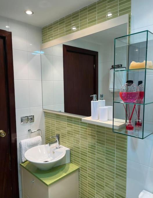 Apartamento Con Vistas Al Pilar Con Aparcamiento Privado ซาราโกซา ภายนอก รูปภาพ
