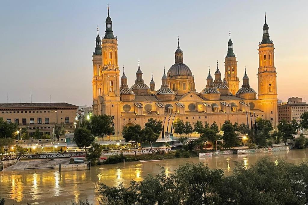 Apartamento Con Vistas Al Pilar Con Aparcamiento Privado ซาราโกซา ภายนอก รูปภาพ