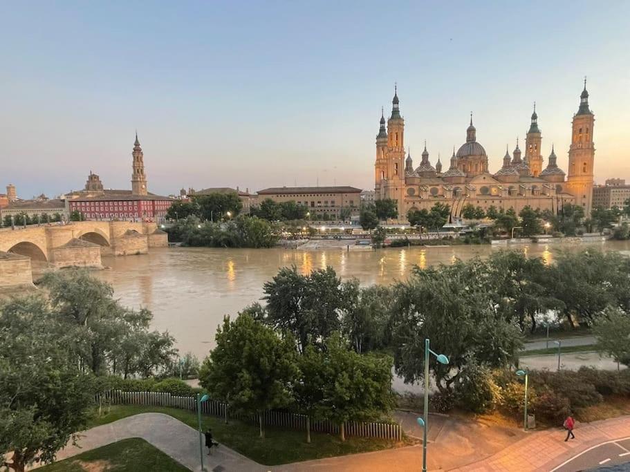 Apartamento Con Vistas Al Pilar Con Aparcamiento Privado ซาราโกซา ภายนอก รูปภาพ