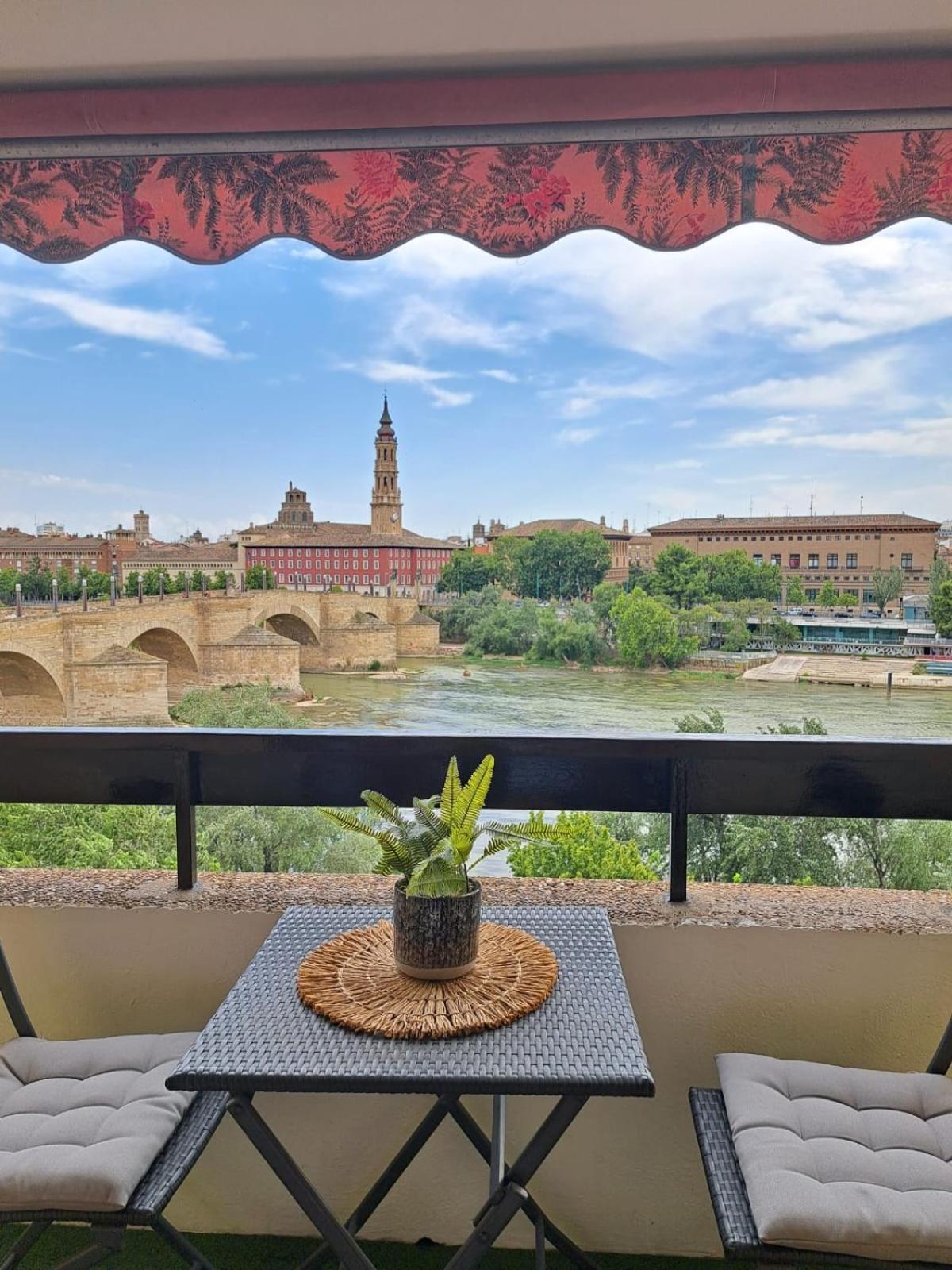 Apartamento Con Vistas Al Pilar Con Aparcamiento Privado ซาราโกซา ภายนอก รูปภาพ